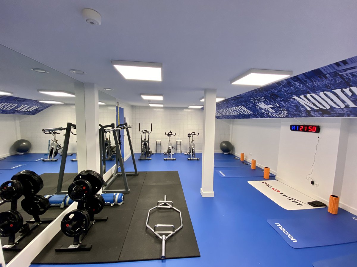 NvL17's tweet photo. New season, new gym. 🔵⚪️
#vaakgebarstennooitgebroken #svspakenburg #performance https://t.co/1QejBCgHvY