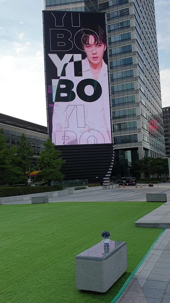 영상 진짜 독보적😭💚💚💚
한번만 더 보고 가야지
한번만 더 보고 가야지
한번만 더...×8500000000
여기서 당장 노숙해...😇
영상 광고 감사합니다💚💚💚💚
<a href="/bboporters/">뽀포터즈</a> 
#왕이보 #이보 #wangyibo