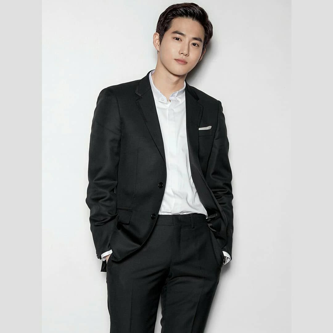 thisisjunmyeon's tweet photo. "Rather than just talking, let's listen to each other. Let's be understanding. For example, if someone has a different opinion from me, I think that no one is right or wrong. To an extent, each of us have different opinions" —210730

#수호 #SUHO #준면 #金俊勉 https://t.co/7xJoJONFZu