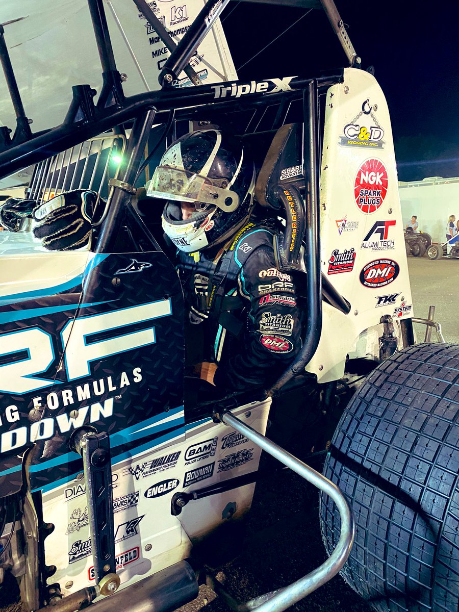 SharkRacing1a1s's tweet photo. Pushing off for tonight’s feature event. @LSchuchart1s lines up P2 with @JacobAllen1a lining up P7. #ChompChomp #ChasingCheckers @TeamDrydene @ArtofFast @rigging_c https://t.co/KbRa50ivok