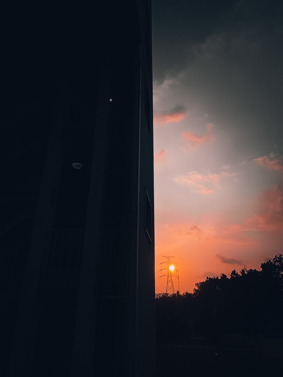 AM_Azizz's tweet image. Senja hari itu