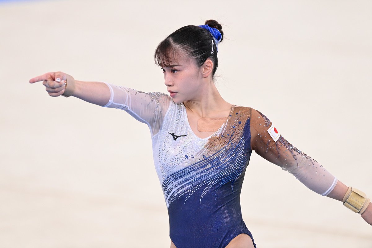 文春オンライン 5位 杉原愛子選手 五輪モチーフのネイルとヘアピンを身につけ 話題を呼んだ体操の杉原愛子選手 後日 どちらも本人の手によるものだとインスタグラムで明かしました ジェルネイルはアスリートにとってもっとも取り入れやすいおしゃれの