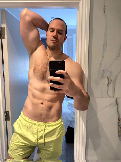 1 pic. New soon! https://t.co/iaVFDild9C