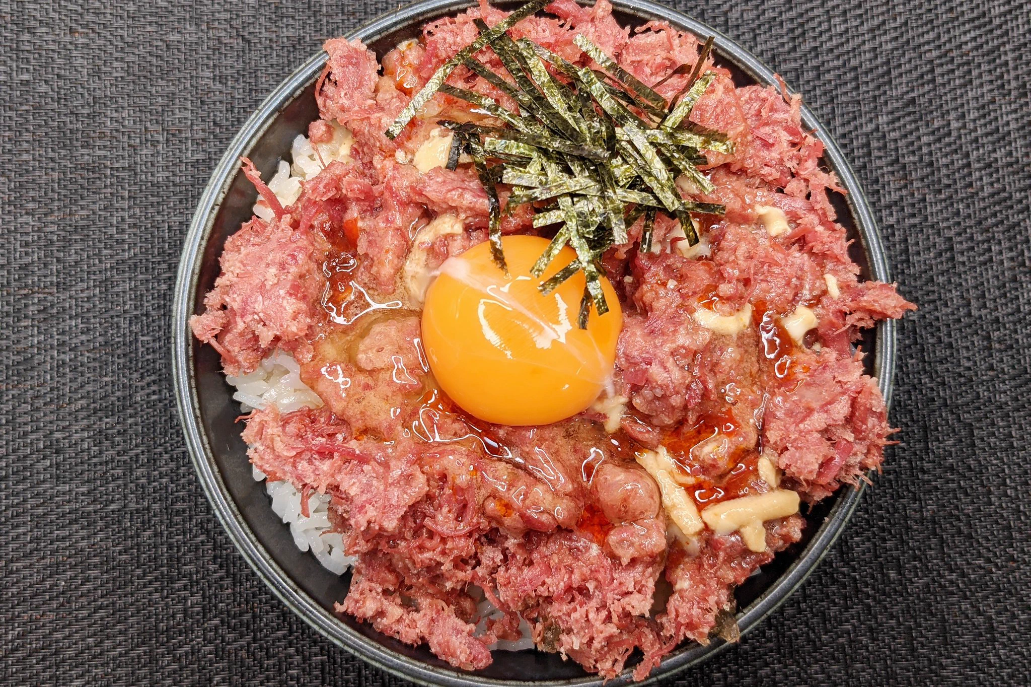 お箸が止まらなくなる美味しさ？！コンビーフ×卵かけご飯の絶品レシピ！