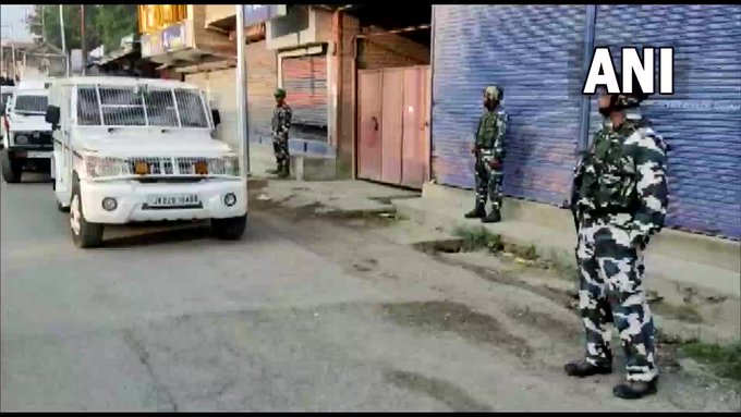 जम्मू कश्मीर के मोचवा इलाके में सुरक्षा बलों के साथ मुठभेड़ में एक आतंकवादी  ढेर, एक गिरफ्तार, AK-47 राइफल और पिस्टल बरामद। - Khabar-72 - Latest News  Today A ...