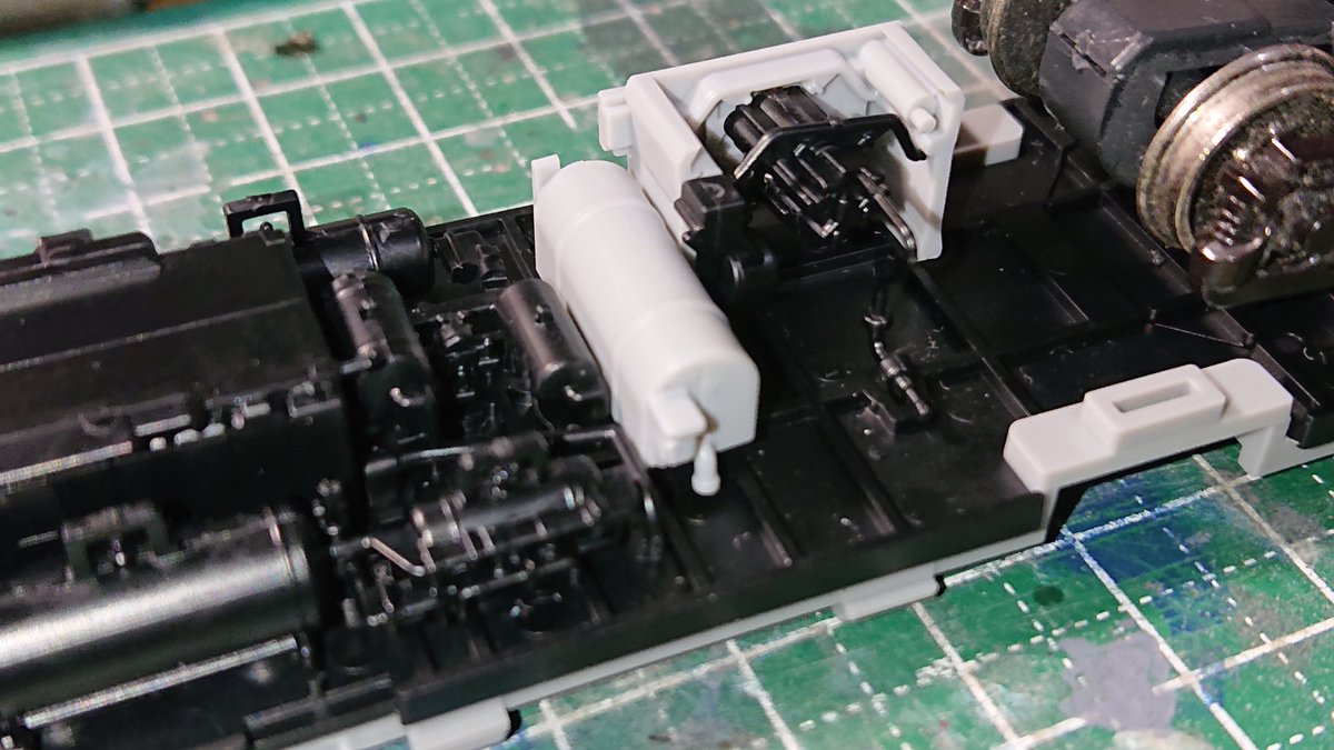 tkg_ossan's tweet image. PULM製小湊キハ200
床下機器組んでみた、制御弁と温風暖房機は二種類あるのね。
知らんかったよ。
#PULM
#小湊鐵道