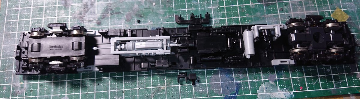 tkg_ossan's tweet image. PULM製小湊キハ200
床下機器組んでみた、制御弁と温風暖房機は二種類あるのね。
知らんかったよ。
#PULM
#小湊鐵道