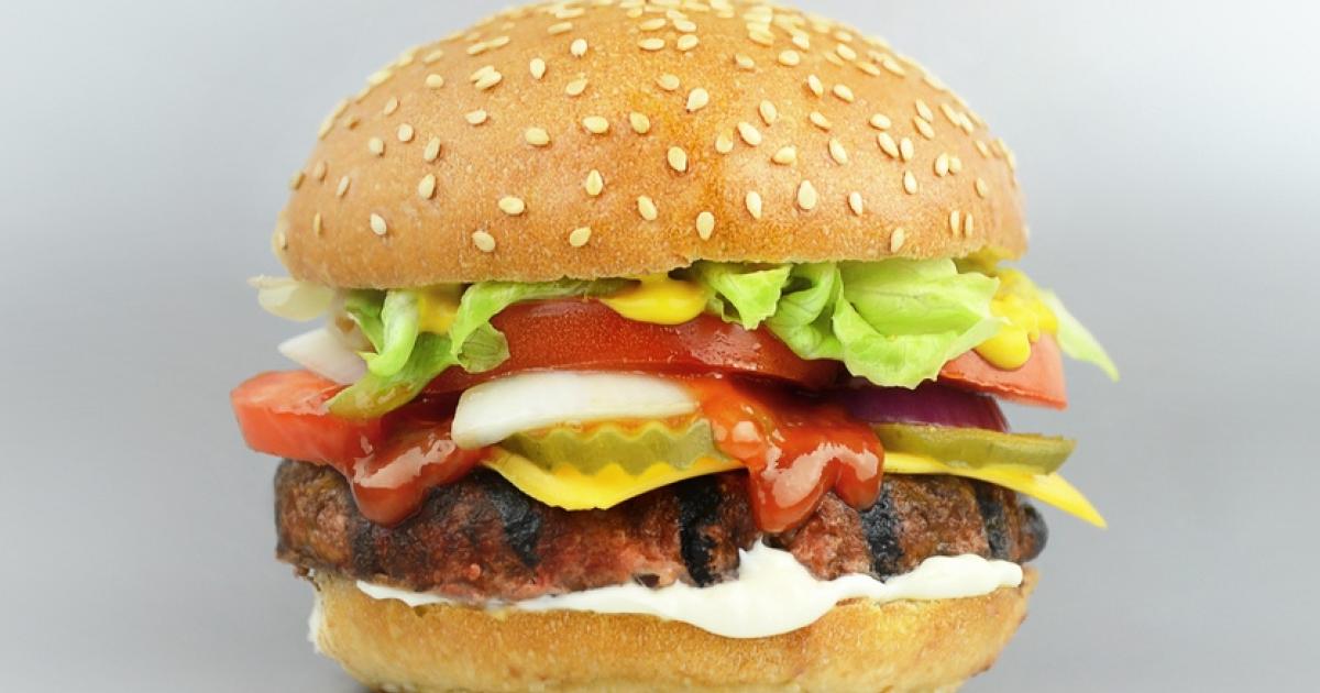 LaMega's tweet image. Mujer demandó a McDonald's porque imagen de una hamburguesa “la obligó” a romper ayuno lamega.com.co/tendencias/muj…