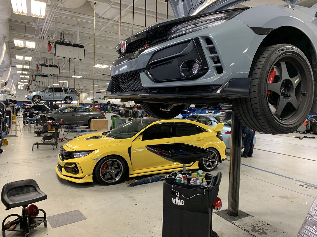 tuelzz's tweet photo. every time i leave my mechanic it's like i'm leaving Los Santos Customs #FK8 #SW388 #TE37SL #PhoenixYellow #SonicGreyPeral #Mugen #Spoon #Honda #TypeR https://t.co/8pCvaiD7JO