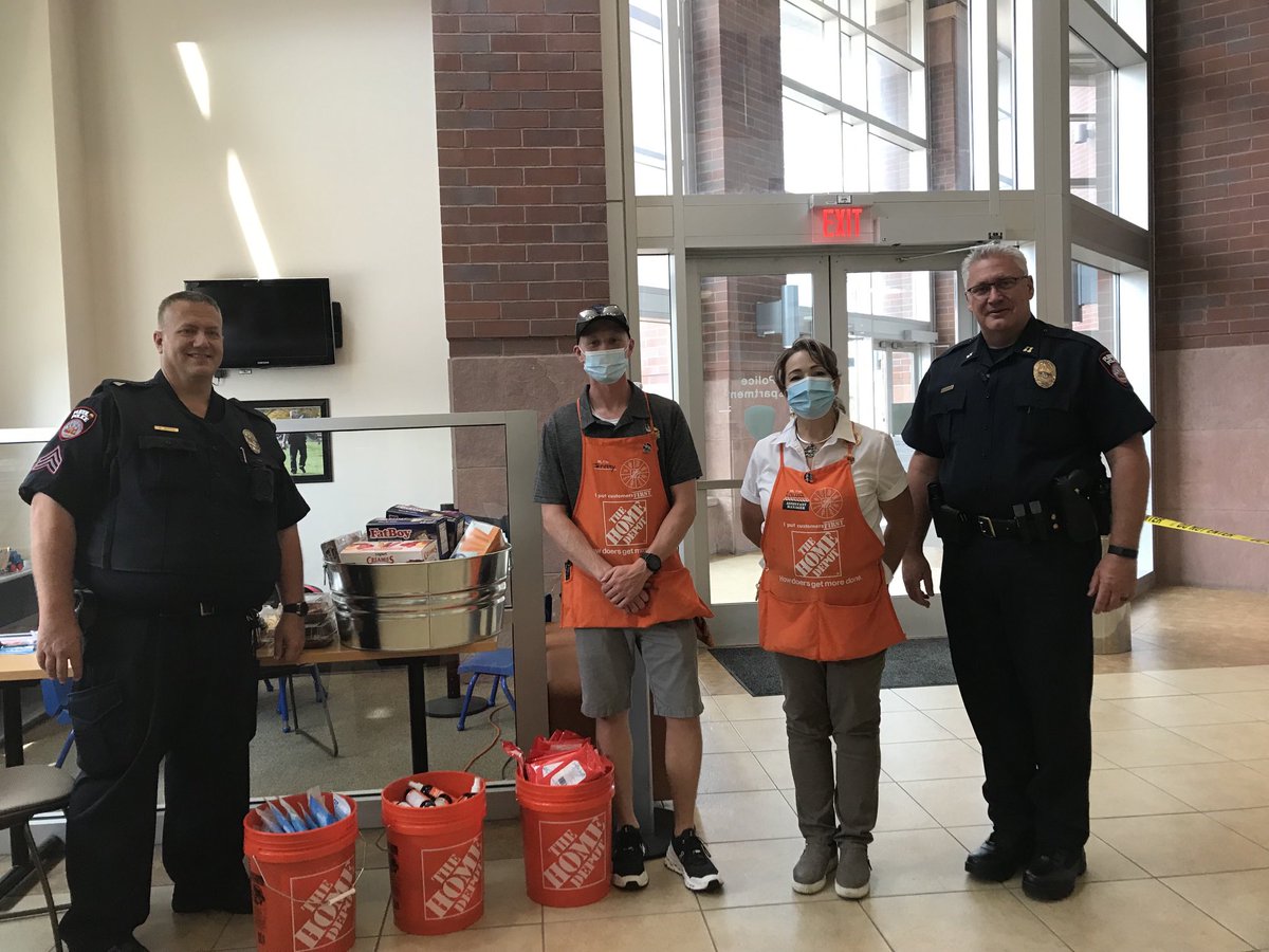 PPDWatch1Capt's tweet photo. The Pueblo Police Department would like to extend our sincerest thanks to Home Depot for the generous donation today!  Operations Manager Laura Abbey and Assistant Manager Jeremy Nelson dropped off supplies and frozen goodies for us on a hot day. We appreciated your support! https://t.co/Y0TXQK3VAc