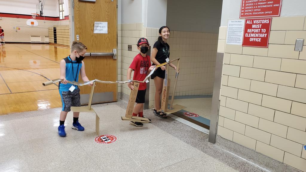 MediaCenterWss's tweet photo. @LeRoyWSS Final day of Amusement Park engineering!! We learned about pulleys,  momentum,  forces, gravity, and circuits. https://t.co/GbsJ192OsN