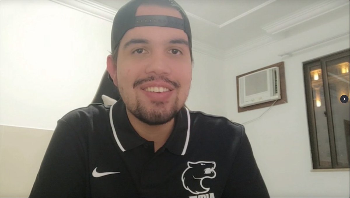 mano, <a href="/r4ulCS/">r4ul</a> você é muito despojado com esse bonezin no meio da testa, inimigo da moda sempre, ala 50cent anao de patinete. Saudades