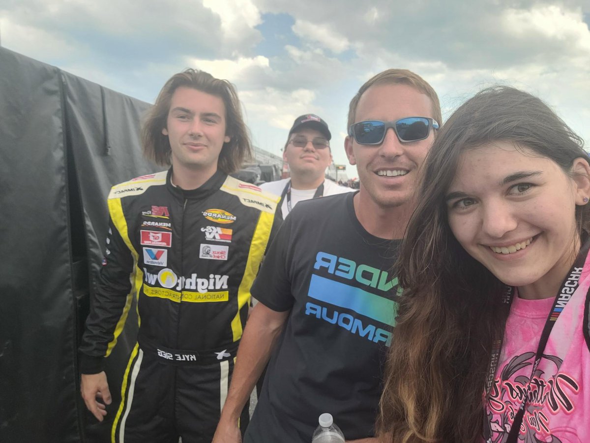 OrfanidesFamily's tweet photo. Best pic of the day @wgi. @KyleSieg39 @RyanSiegRacing @RSS383993 https://t.co/OZfquqgIiY