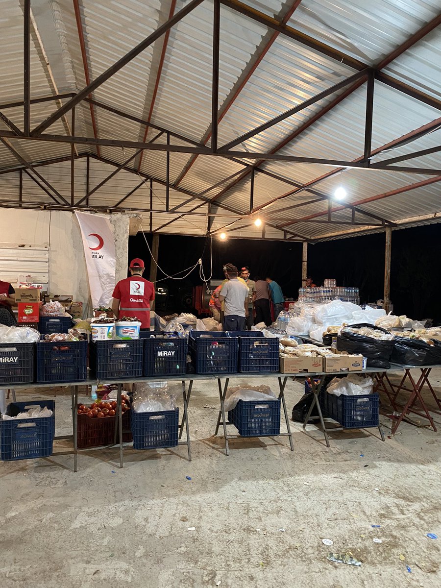 turk_subesi's tweet photo. Yorulduk, hırpalandık ama vazgeçmedik. Son alev sönene kadar halkımızı yalnız bırakmadık. Biliyoruz ki biz birlikte güçlüyüz 🌙 https://t.co/JmerteWFT0