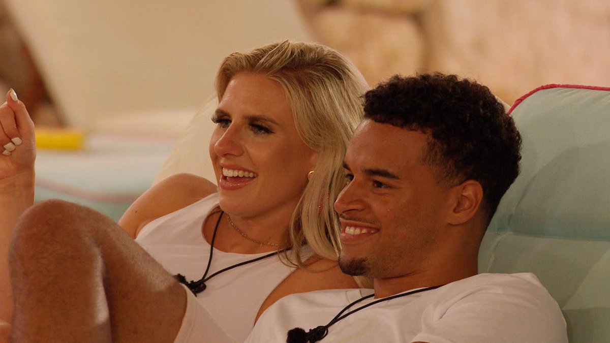 That screen could have showed Toby having a Mormon-style wedding with every Casa Amor girl and Chloe shooting a soft core porn with every Casa Amor boy, and the two of them would just laugh it off and then do a big snog, unbelievable power couple💁‍♀️ #loveIsland