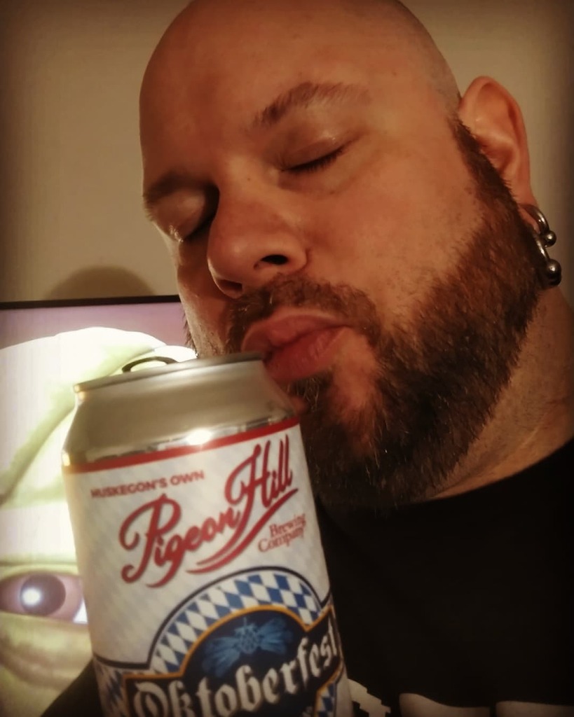 fanboytone's tweet photo. The weekend is here. We defeated another a week. Thanks @pigeonhillbrew for kicking it off! #oktoberfest has arrived. Entered in the @untappd app too.
#remotework #fridayvibes #friday #weekendvibes #weekend #workisdone #beer #beerlover #beertime #microbr… https://t.co/rrUR21dBUQ https://t.co/mGyuCdh3lg