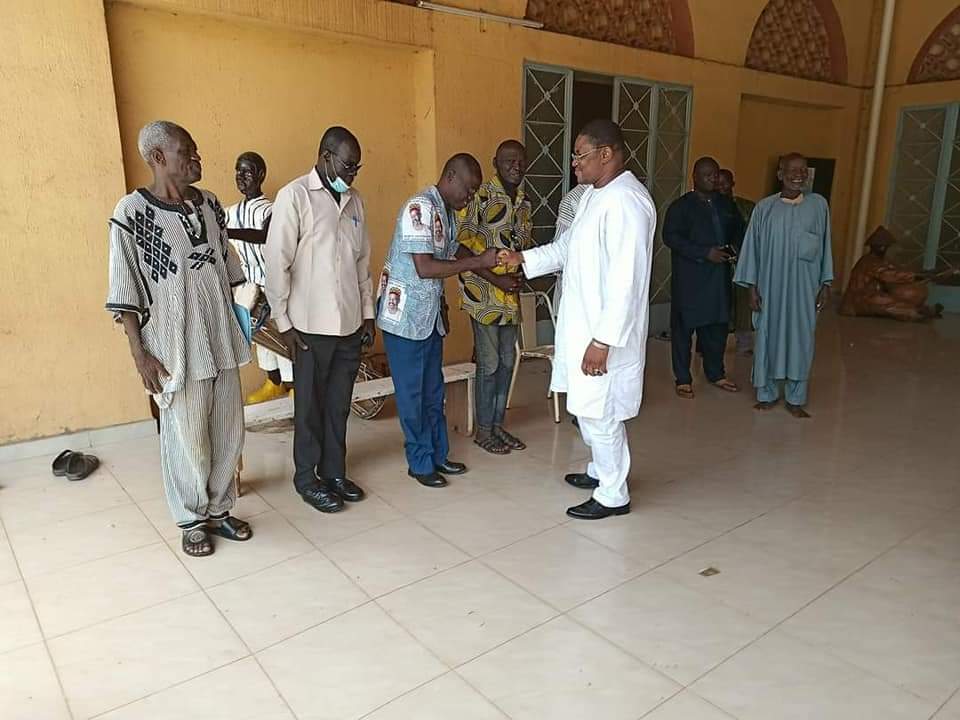 KONEMaxime4's tweet photo. J'ai été reçu aujourd'hui par sa Majesté le #Moogo Naaba Baongo à qui j'ai rendu une visite de courtoisie. Merci à vous #Majesté pour vos conseils et bénédictions ! https://t.co/DX9580faLs