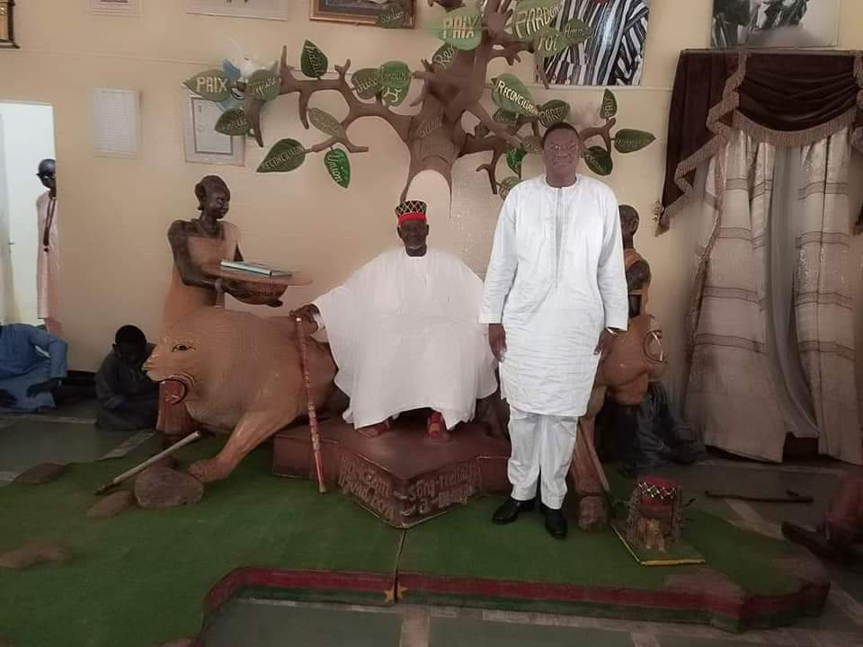 KONEMaxime4's tweet photo. J'ai été reçu aujourd'hui par sa Majesté le #Moogo Naaba Baongo à qui j'ai rendu une visite de courtoisie. Merci à vous #Majesté pour vos conseils et bénédictions ! https://t.co/DX9580faLs