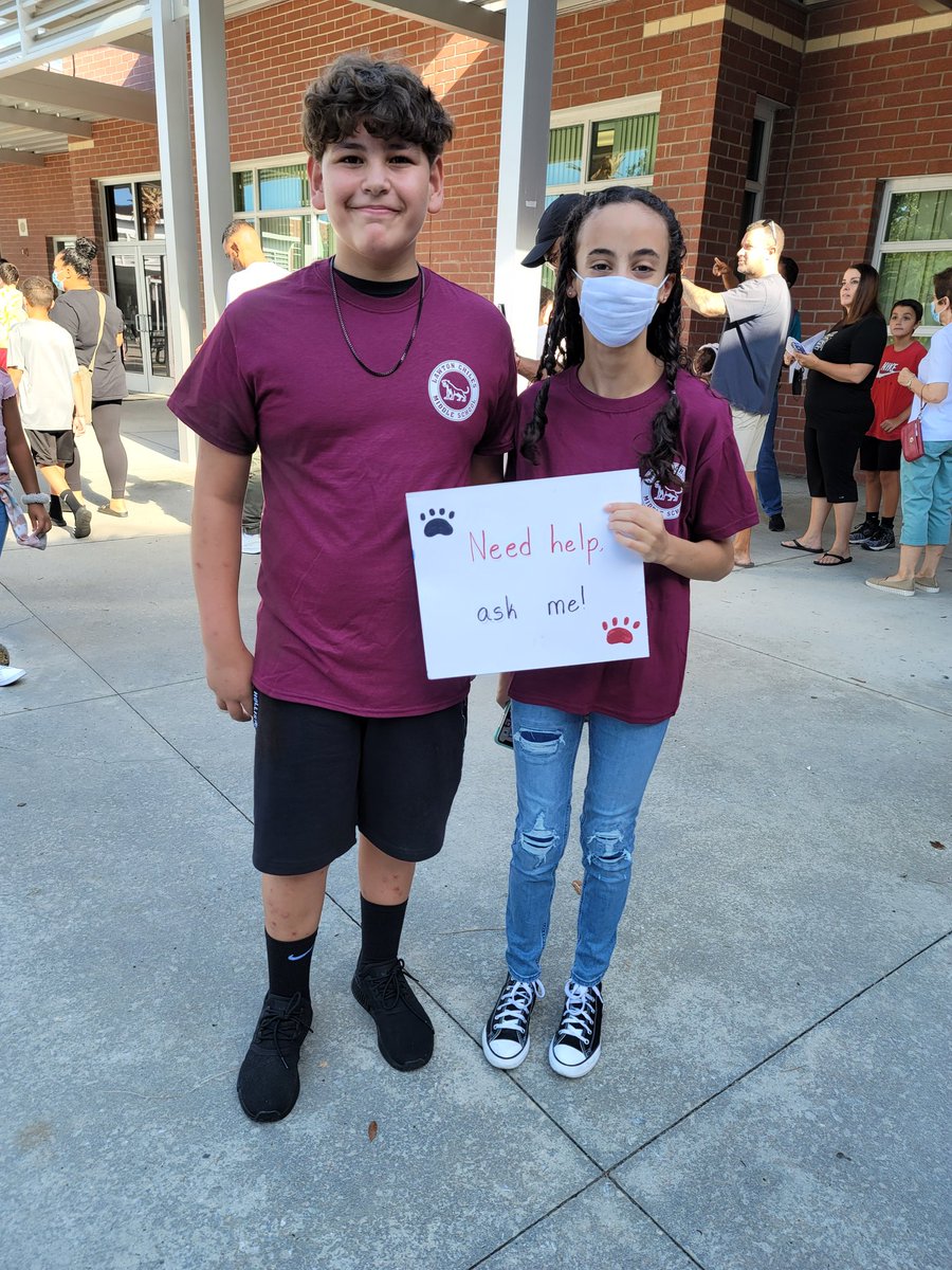 ChilesMiddle's tweet photo. Open House was a great success! It was wonderful to see all of our Panthers back on campus! 🐾🌱 #PanthersROAR #ThinkAndDesign https://t.co/A74etEACRU