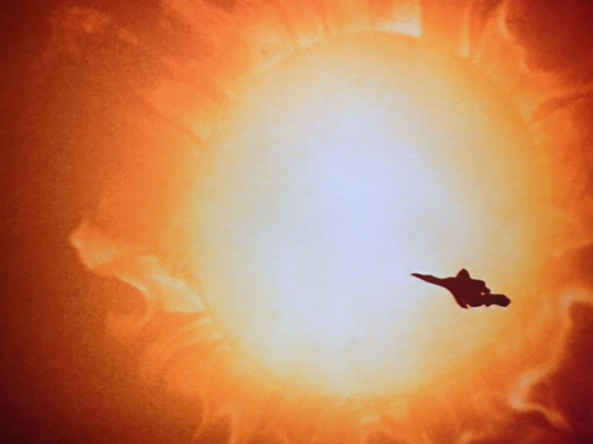 ジョー ヨースケ 帰ってきたウルトラマン 18話 ウルトラセブン参上 ベムスターに敗れたウルトラマンはエネルギーを補給するため太陽に向かうが 太陽の引力圏にとらわれてしまう そこに現れる一つの影 聞き覚えのある音楽 T Co