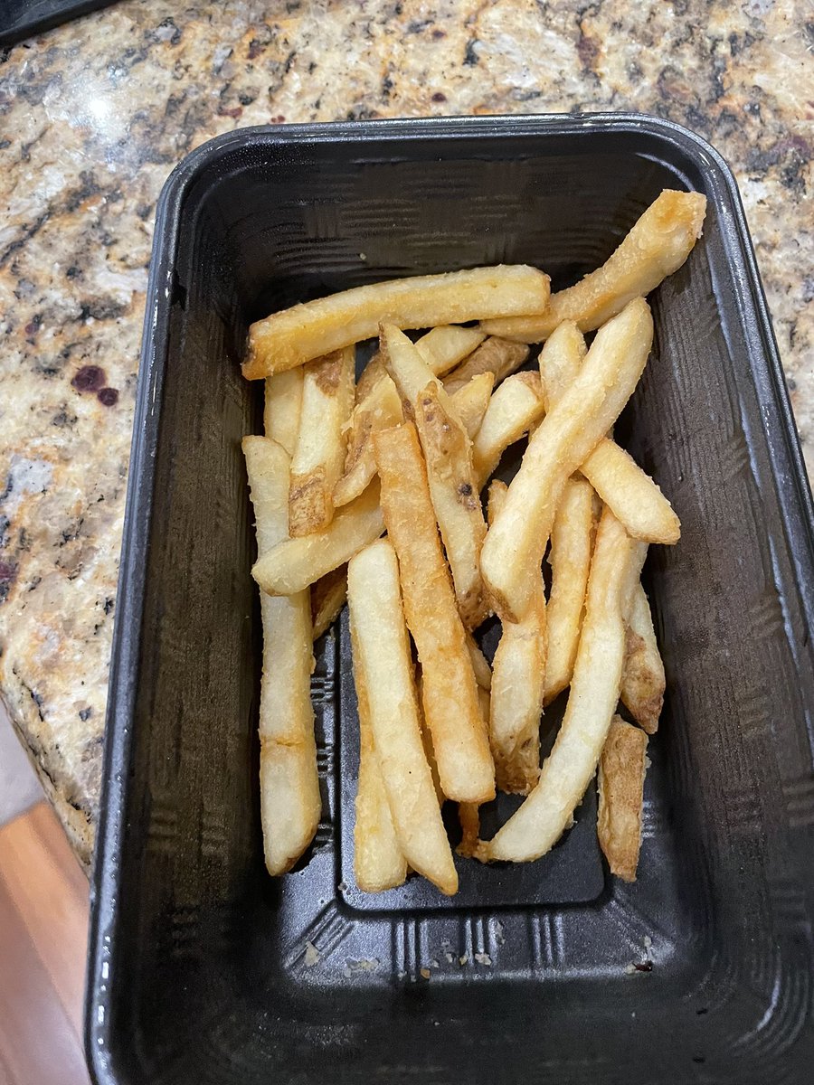 Schmeagers's tweet photo. This is a $5 side of French fries. Apparently COVID hit the potato industry hard https://t.co/XvvvgYREgp
