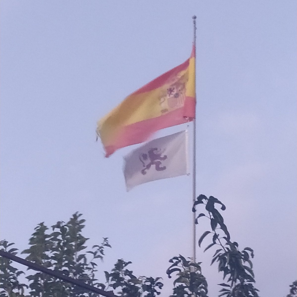 Nos machacan mucho con el mantra de que "en Salamanca no hay sentimiento leonés". Luego vas paseando por Béjar y te encuentras esto. Que no os engañen. Somos y nos sentimos leoneses.