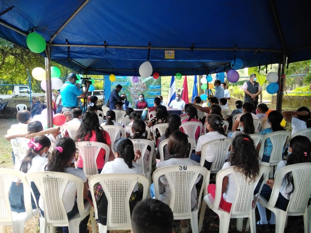 Inauguración de nuevo pozo en Monte Tabor, Managua.
#ENACALCENTRAL

facebook.com/10006352519283…