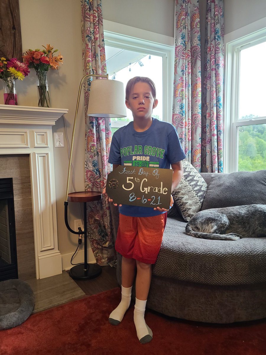 bamagrl1994's tweet photo. I have a Middle Schooler😫 It was a rough wake up but excited to see friends @fssdPGMS and get sorted into houses! 🦉 #sapenta 
#FSSDfirstday 
#PGSPride https://t.co/BVNH4uarG9