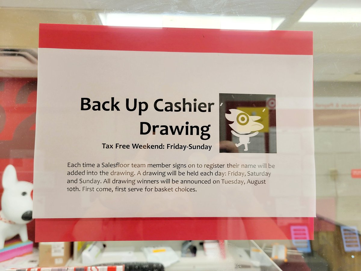 KaitlynZwayer's tweet photo. T1252 driving great guest service this Tax Free Weekend. Rewarding team members for their speedy response to ensure short lines for our guests!! @DES_TGT @Kiralynlu1252 @DylinFowler @sarah_hunsucker https://t.co/uLFURBfIrx