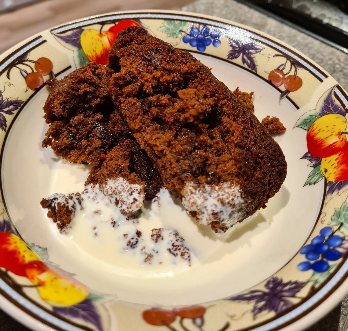 rubine_rage's tweet image. Hope everyones weekend treats them well, if not send it my way and I will bish it 🤘

I made a dairy free brownie loaf cake experiment...went well with soya cream 🥺 

Indulgent &amp;amp; not something my system can tolerate well but heck ... worth it 😄

#sweettreats #Fridaycooking