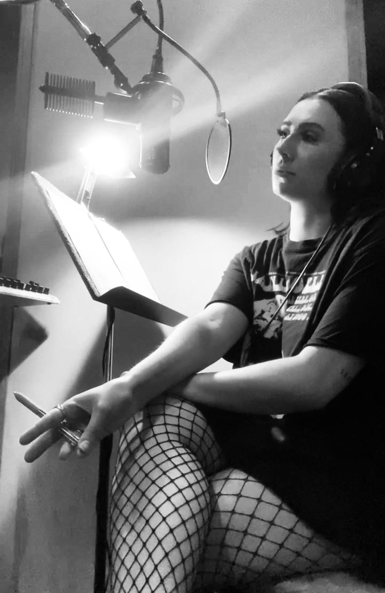 perennaking's tweet photo. Studio snapshots 📸
I can’t wait for you guys to hear my new single “Let’s Make One” out on August 20th! 
#letsmakeone #perennaking https://t.co/9BFkPrb7EW