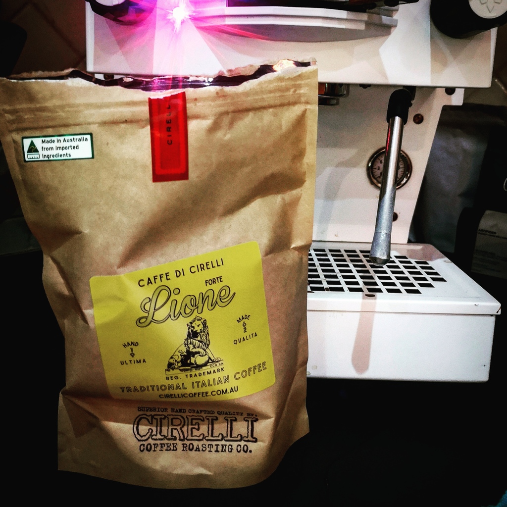 cirellicoffee's tweet photo. A good, well-balanced espresso shot can be enjoyed on its own or as part of another drink. However, to create an espresso that has a balance of acidity, body and sweetness, you need to start with the right coffee beans https://t.co/MCyeCHZzOG