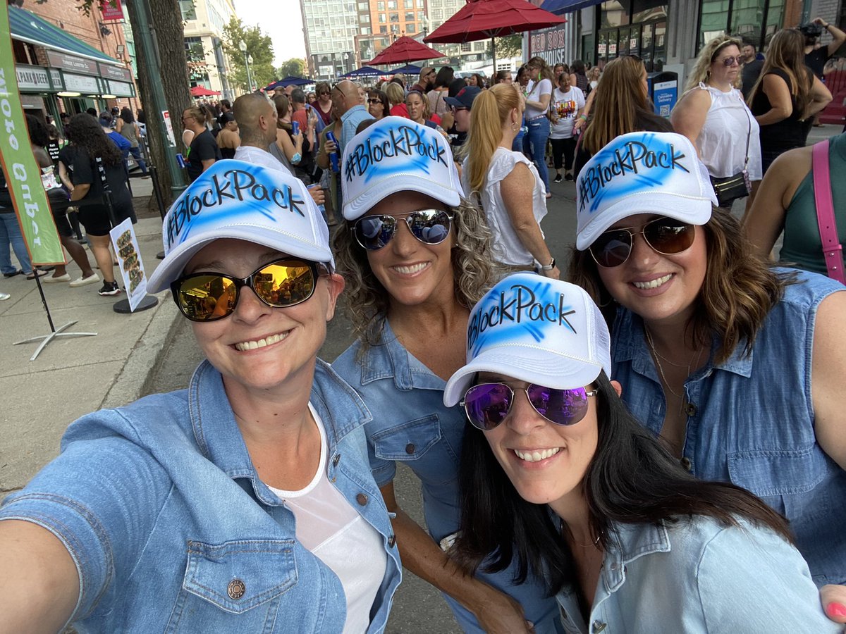 Danielle_MC19's tweet photo. @DonnieWahlberg #BlockPack is here! #DonnieRompers #RompHim @78stephanielynn @JessCushy #AndNikki https://t.co/V3Hrxqc0YH