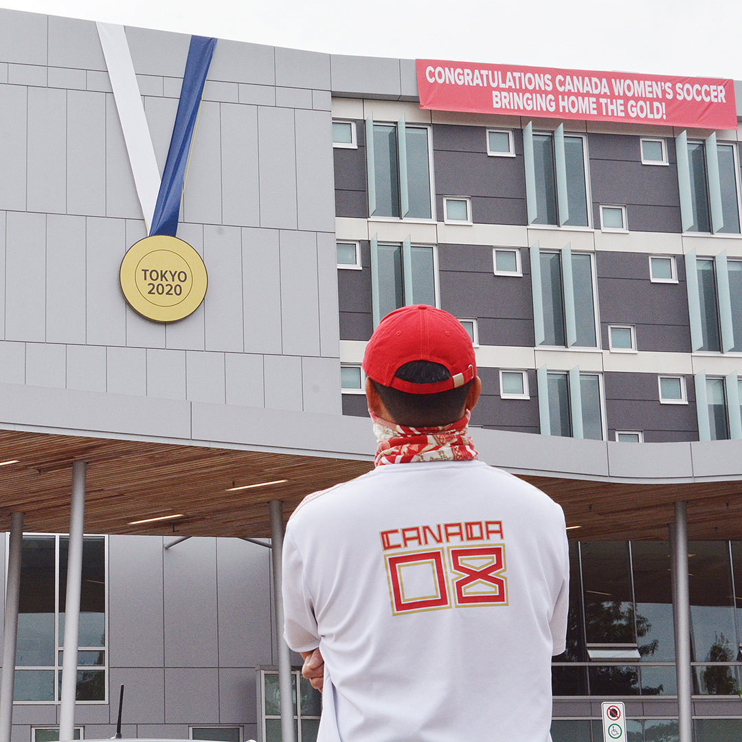 Hours after the greatest Canadian soccer player of all-time was crowned an Olympic champion, we realized something was missing from the Christine Sinclair Centre.

Now, the facility which is named after Sinclair has a gold medal to match.

ow.ly/Yjx750FMi6i