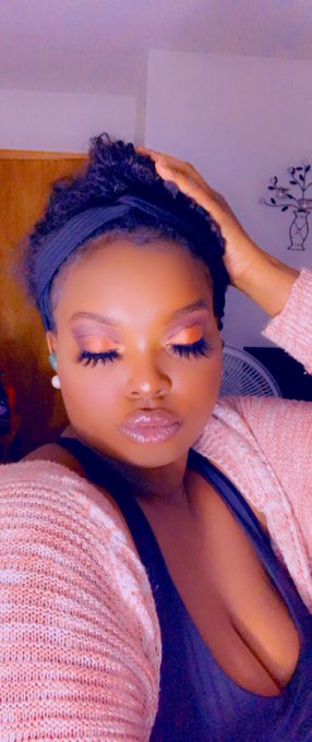 Happy Friday! Betas approach I&rsquo;m money hungry😈💳💸💲 Findom Skype sessions femdom domme finsub finD paypig