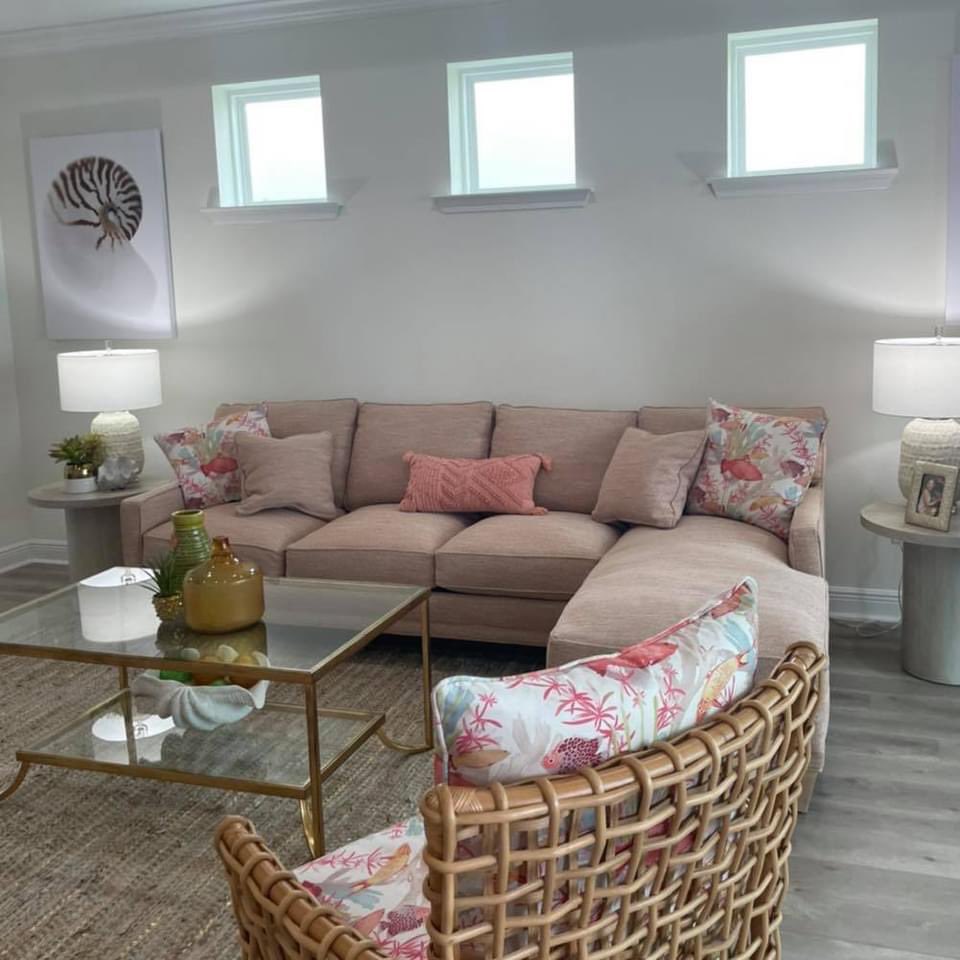 karenmitchellcb's tweet photo. Day 6 of Beach Week: Check out this beach house decorated in coral. #beachweek #beachdecor #beachlife #beachvibes #beachrealestate #beachhouse #beachhomes #beachhomesinside #beachcoral #coralkitchen #coralbedroom #coraldiningroom #corallivingroom #coralhomedecor https://t.co/nGlJjBgzZk