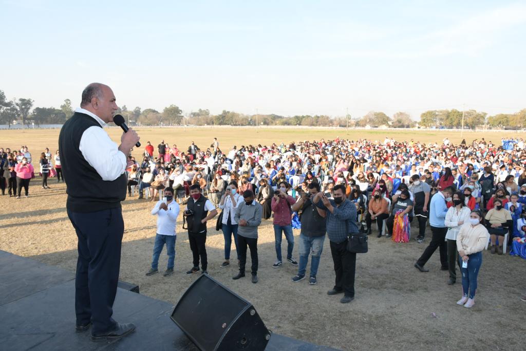 Con gran alegría, participé junto a la subsecretaria de Culto, Roxana Díaz, del Primer Encuentro Provincial de Pastoras Evangélicas, realizado en el Hipódromo de Tucumán. Compartimos una jornada única con estas valientes mujeres que acompañan al pueblo con la Palabra de Dios.