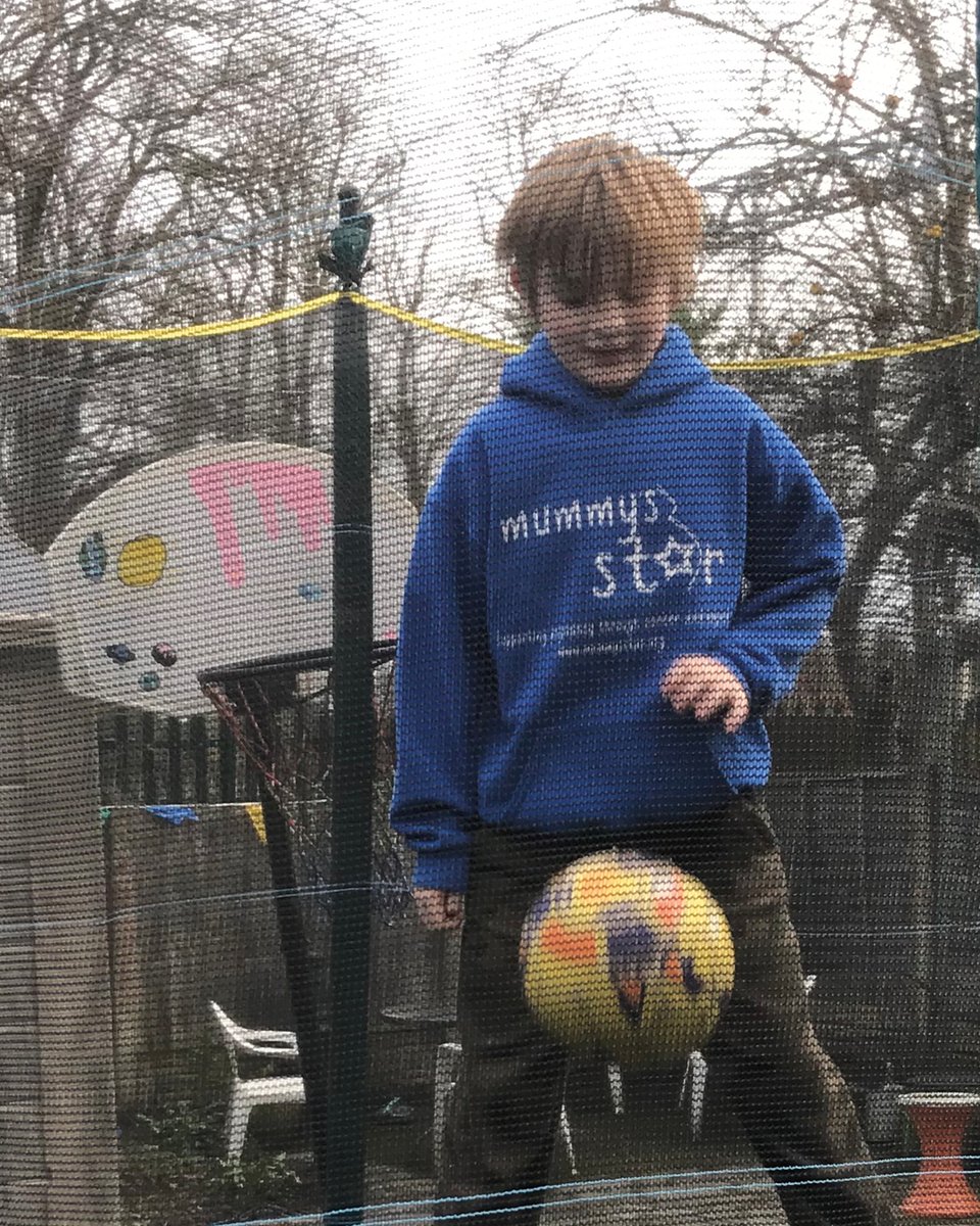 hmuruguay's tweet photo. Conocé a Felix, tiene 9 años y recientemente recaudó dinero saltando sin parar durante tres horas en el trampolín para donarlo a fondos de caridad. ❤️ 

Te invitamos a conocer nuestros modelos a seguir alrededor del 🌎  en  https://t.co/bmk9HmUPeW ✨.

#HMUruguay #RoleModelsxHM https://t.co/zTN17cmQLX