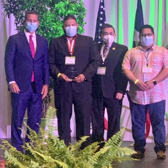 ACiapr's tweet photo. Felicitamos al Agrim. Hector L. Nieves Alvarado por haber sido galardonado como Líder Emergente por el Instituto de #Agrimensores del Colegio de #Ingenieros y #Agrimensores de Puerto Rico, como parte de la Expo Convención 2021. https://t.co/SSAREqjsY9