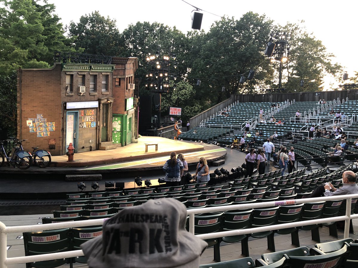 OPENING NIGHT! At a THEATER! Where there is LIVE PERFORMANCE! @PublicTheaterNY ! #delacorte #publictheater #outdoortheater #ᴠᴀᴄᴄɪɴᴇssᴀᴠᴇʟɪᴠᴇs #vaccinated #excelsiorpass #excelsior #openingnight #nyc #nyctheater #nyctheatre #actorslife #shakespeareinthepark