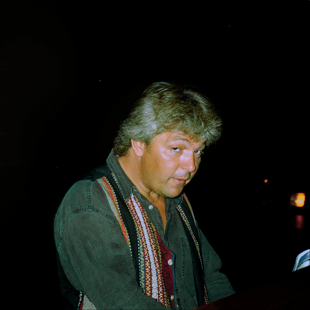 oneyellowrabbit's tweet photo. From the Traverse Theatre  with One Yellow Rabbit international tour to the Edinburgh Festival Fringe in 1994. Behind-the-scenes photographs by Andy Curtis. 

#yyc #yycarts #yycphotography #performingarts #CanadianTheatre #photography #edfringe #oneyellowrabbit https://t.co/YOaiWSQBd3