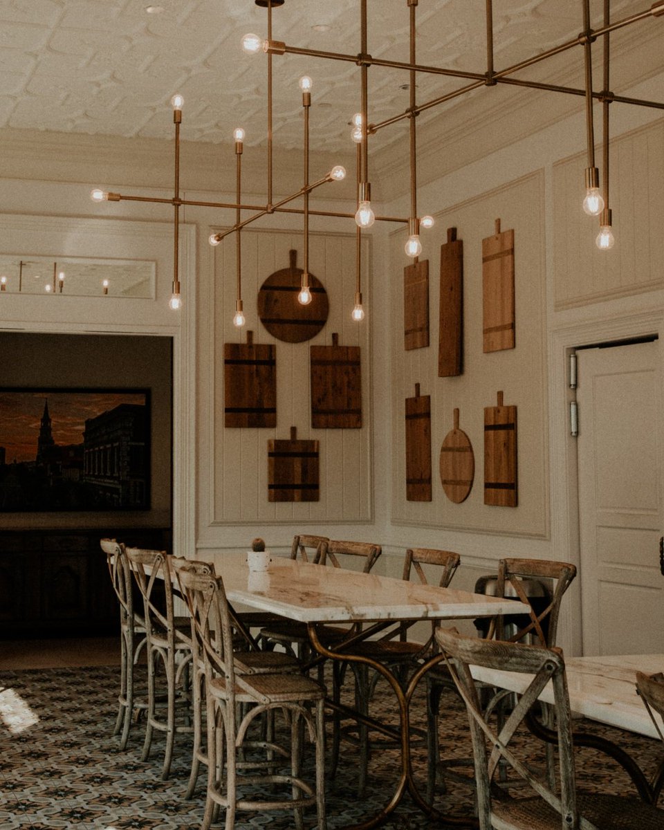 kaiyo's tweet photo. Raise your hand if you love a long dining table.
#kaiyo #buyused #gentlyused #sustainable #ecofriendly #vintage #secondhand #furniture #furnishings #homestyle #homedecor #interiors #interiordesign #homeinterior #homedecorating #diningtable #tables #longertable #longtable #nyc https://t.co/En8TrquqKH