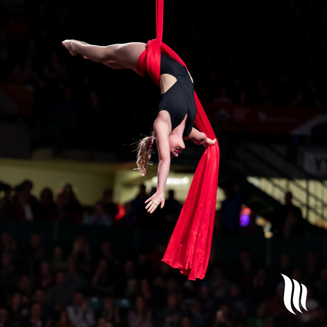 2022CanadaGames's tweet image. At this exact moment next year, 🇨🇦's from coast-to-coast-to-coast will gather at the @MeridianCentre_  in downtown @St_Catharines to officially kick start the Niagara 2022 @CanadaGames.

Until then, enjoy some of our favourite Opening Ceremony photos from past Games. #OneYearToGo