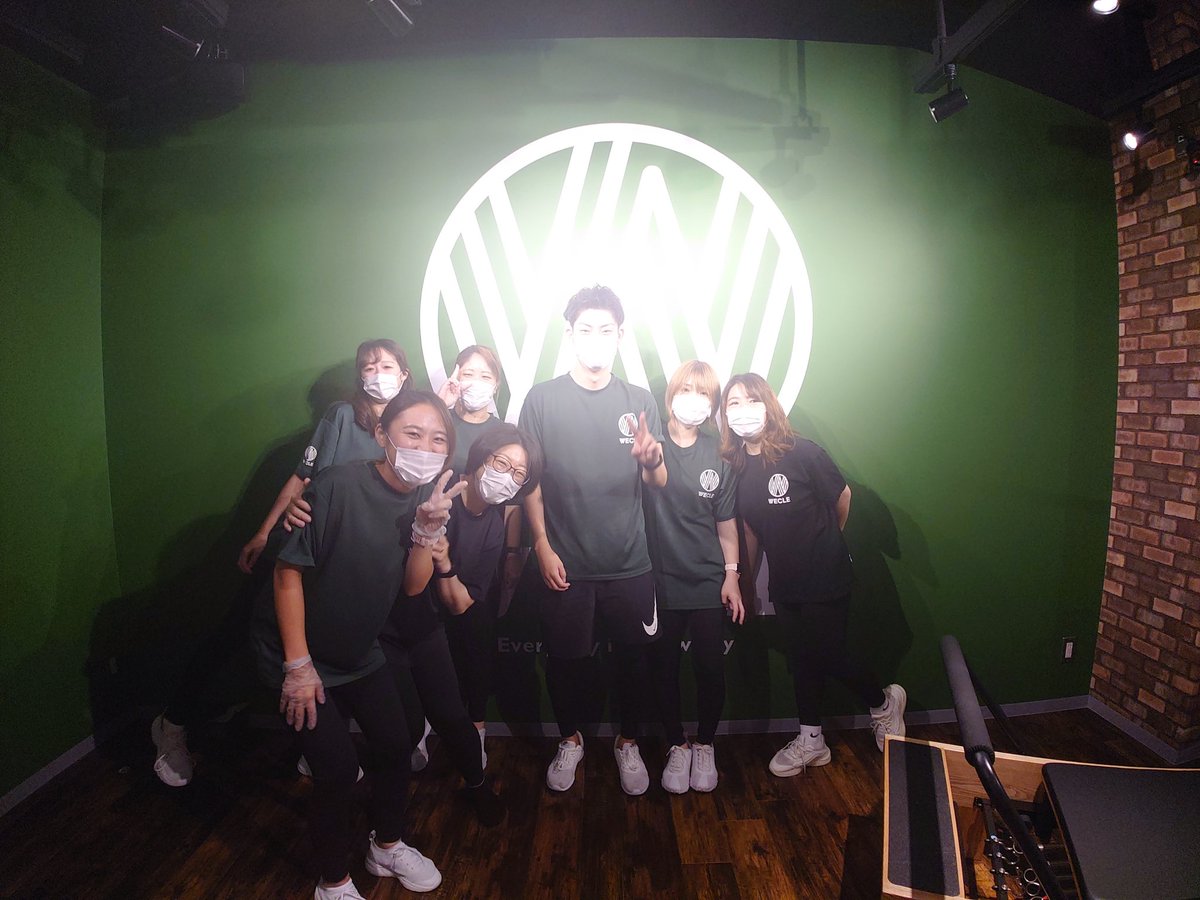 torinawae0719's tweet photo. 8/7
WECLE神戸元町店へ
関西1号店オープンおめでとうございます🎉㊗️
窪田店長ありがとうございます。🤗
良い頭と体の運動になりました。
記念撮影もありがとう🤓
#ピラティス専門店
#ストレッチピラティス専門店
#ウィークル
#WECLE
#神戸元町店 https://t.co/L3eDsWwL5H
#ドクターストレッチ
#FUBIC https://t.co/rAsIrFhCWV