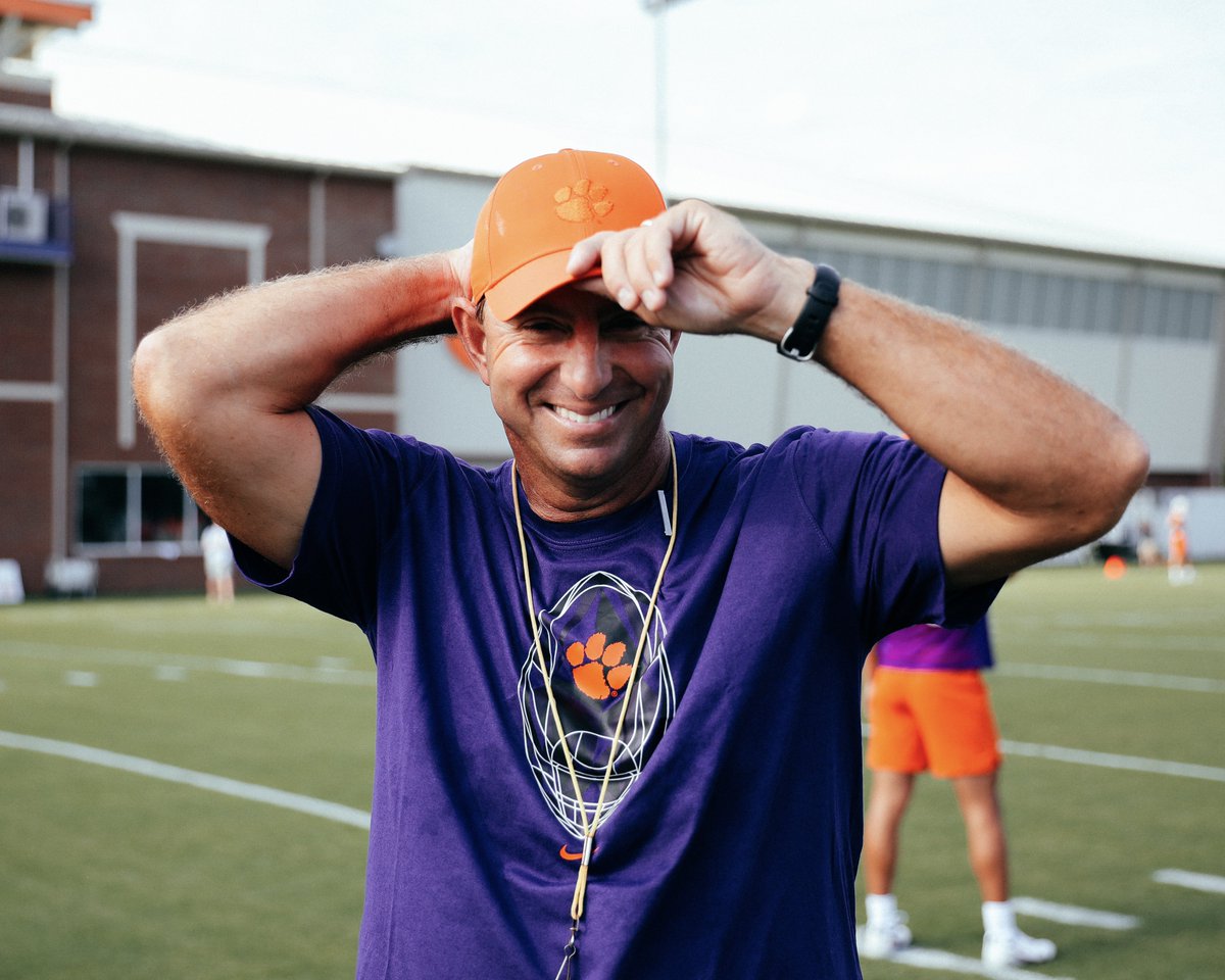 ClemsonFB's tweet photo. SMILE! 😃 

Clemson Football is back! https://t.co/LpEXMTNsa9