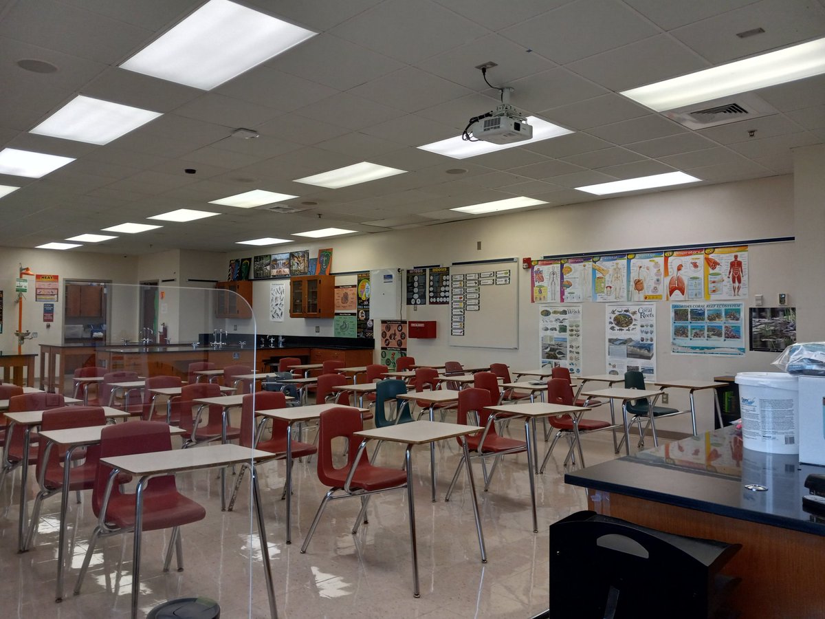 cdubs2202's tweet photo. I'm so excited about this year. My room is looking awesome 👌#biology #backtoschool https://t.co/4wXi8sQER8