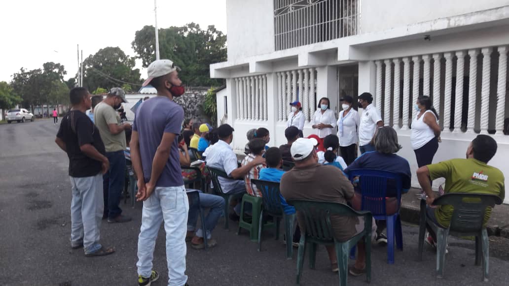 ADOrgPiar's tweet photo. #05Agosto #Piar2 #PquiaChaguaramal Seguimos impulsando la organización desde las comunidades, reunidos con vecinos de la calle #LeonardoInfante con la Sec. Gral. Caracciola Veliz, acompañada por el equipo de #Piar1, el mensaje claro es la unidad.
@sandraalfaro
@PieroMaroun https://t.co/Q9I4LEPjJb