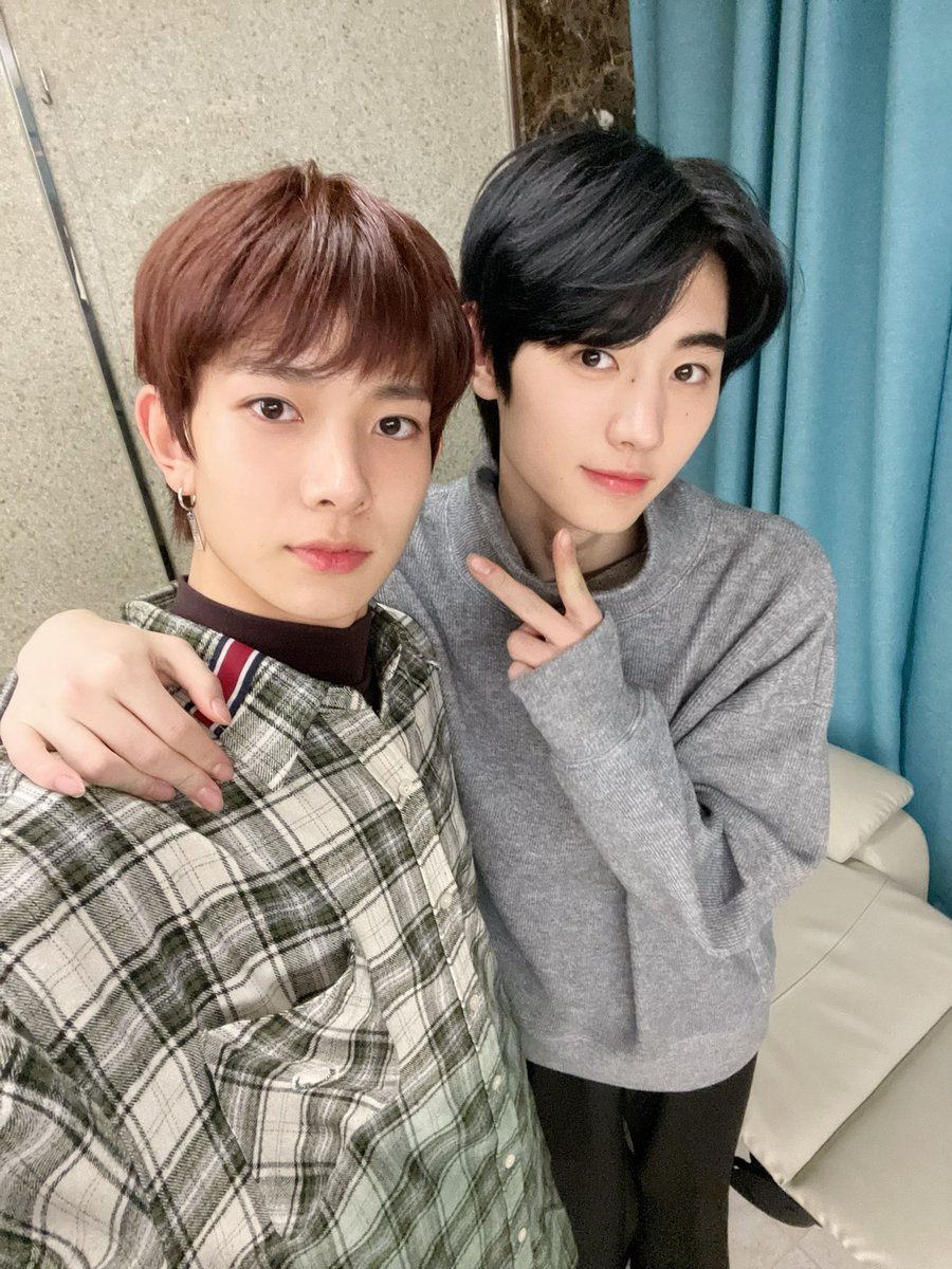 ENHYWORLD_TWT's tweet photo. #LEVI❄ + #SAYURI🥑

No es que llegamos tarde sino que no había señal para nuestra update desde la gran #FINAL_ILAND, llegamos bonitos y bien perfumados listos para gritar por nuestros favoritos, no nos iremos sin tener siquiera uno de sus autógrafos. 🤩🤙🏻 https://t.co/WoTlaFmGv1