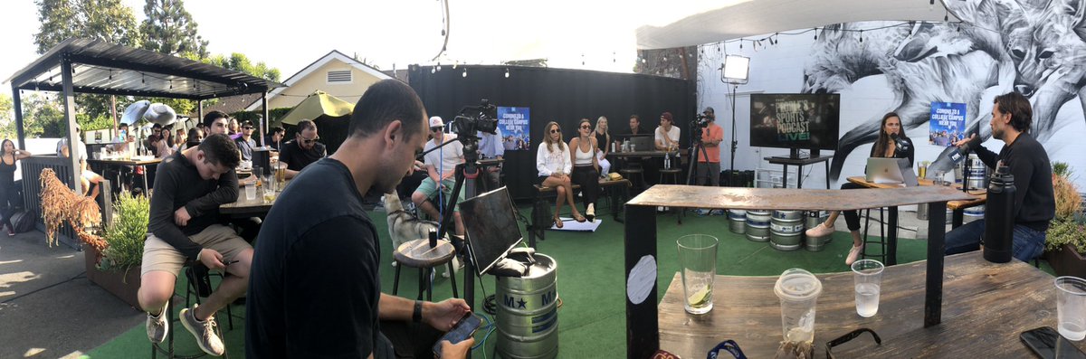 BeverlyPham's tweet photo. 🌴 Live from Venice Beach w/ @FOXSports @PeoplesSports pod #PSPLive https://t.co/R5PCyHV5St