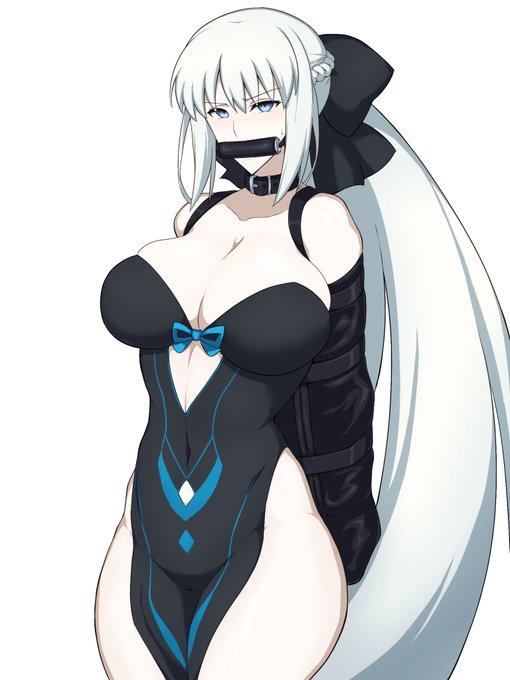 目隠しと猿轡を追加で装備 